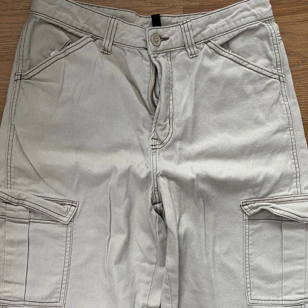 Women’s Gray Cargo Pants‎